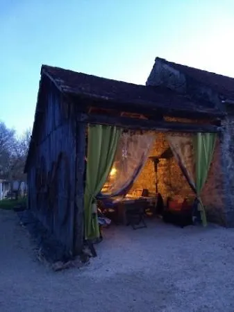 Restyled Cosy Mobil Les Arbres Chalet